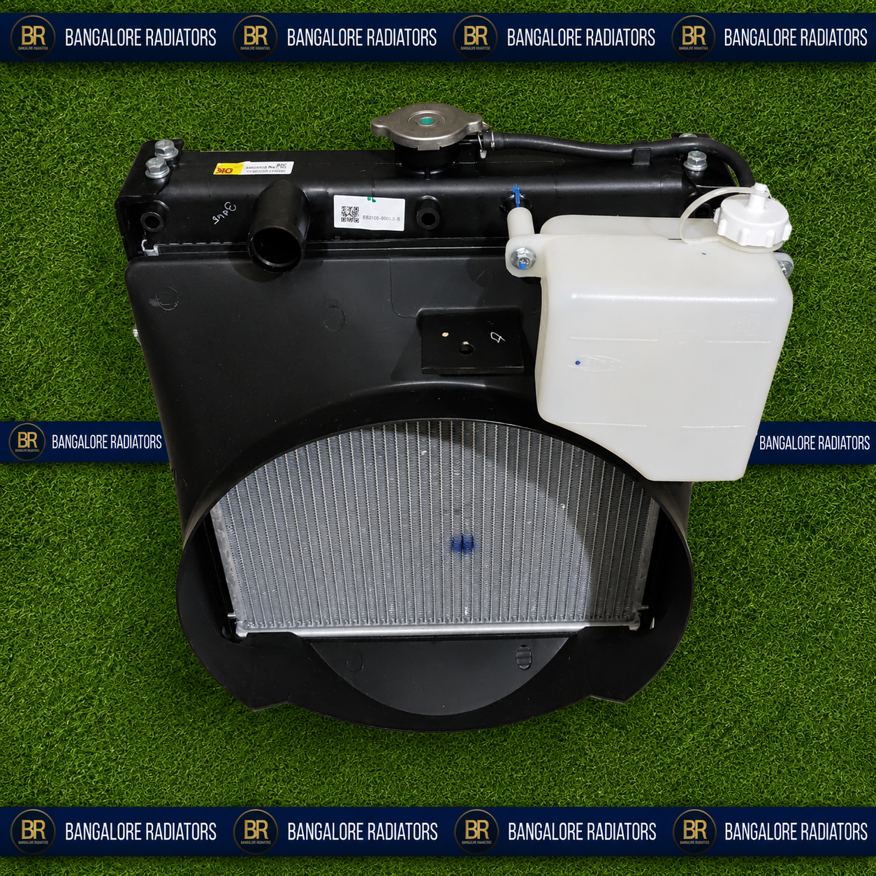 RADIATOR ADAPTABLE FOR MAHINDRA TRACTOR 4 DI 475 / 575 WITH SHROUD & COOLANT BOTTLE 006002441A91 - Image 3
